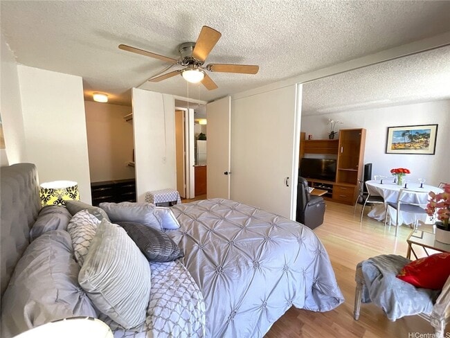 Primary Photo - 2452 Tusitala St
