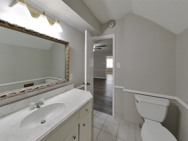 Building Photo - 5523 Foresthaven Dr