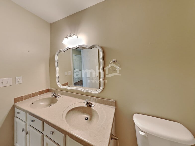 Building Photo - 136 Heywatchis Dr