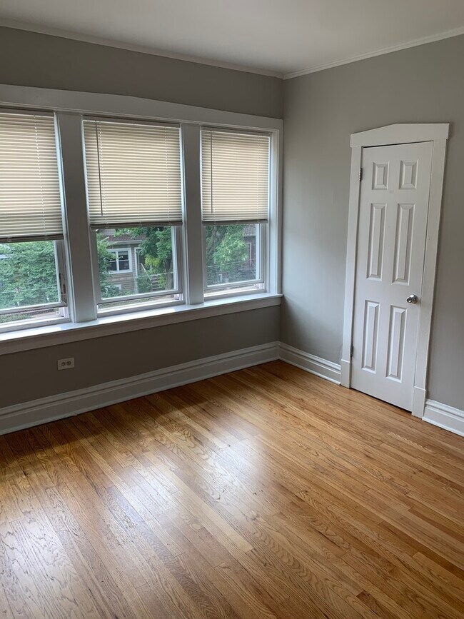 Building Photo - 4460 N Avers Ave