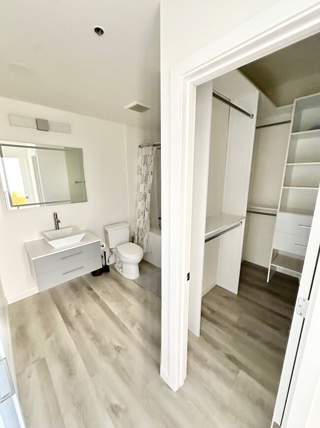 Building Photo - Oceanfront High-Rise Living – Stunning 1BR w/ Panoramic Views & Resort Amenities