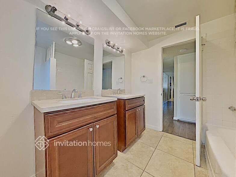 Building Photo - 16745 Archwood St