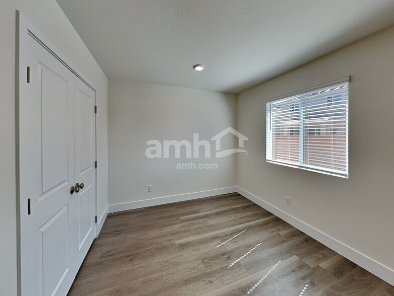 Building Photo - 8763 N Begonia Ct