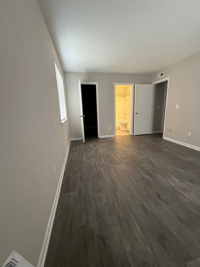Building Photo - 220 Orchard Trace Ln
