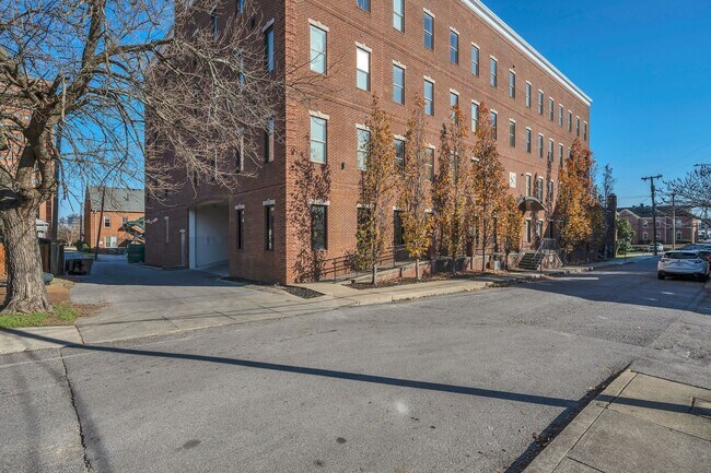 Building Photo - Furnished West End Luxury Condo