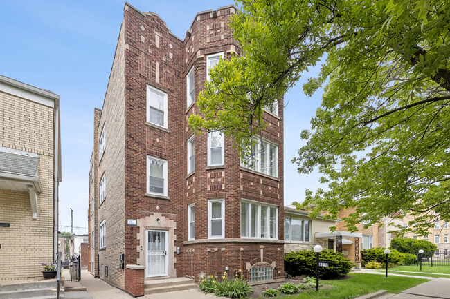 Building Photo - 8210 S Marshfield Ave