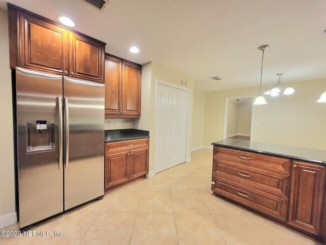 Building Photo - 11640 Wellington Way