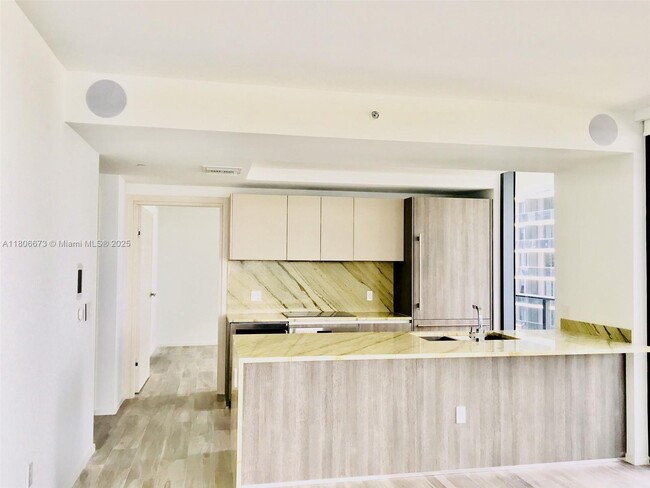 Building Photo - 801 S Miami Ave