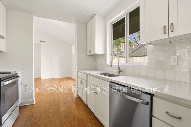 Building Photo - 1127 Snap Dragon Ct