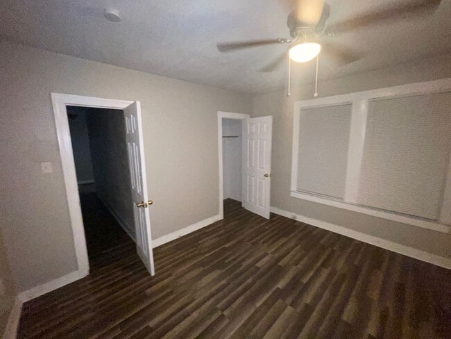 Building Photo - 3 bedrooms 2 baths - Section 8 Accepted