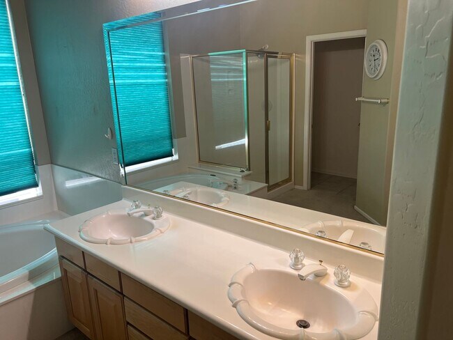 Building Photo - Great home on quiet cut-de-sac