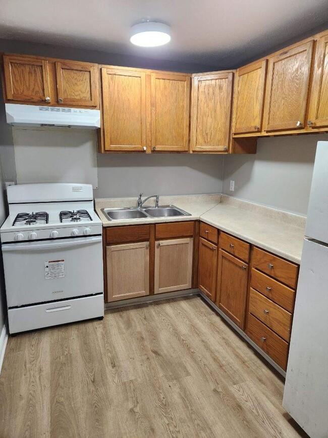 Building Photo - 1228 W 18th St