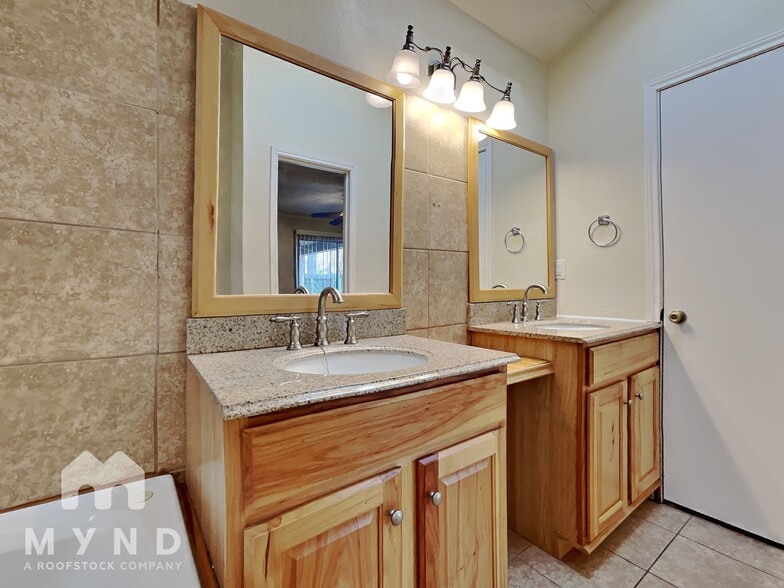 Building Photo - 8731 Summit Pines Dr