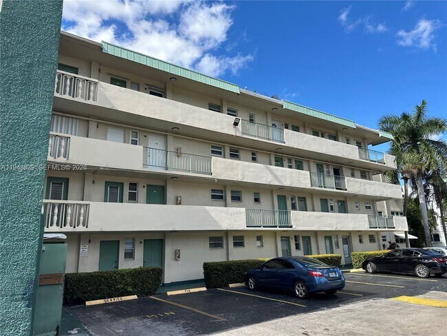 Building Photo - 1333 E Hallandale Beach Blvd