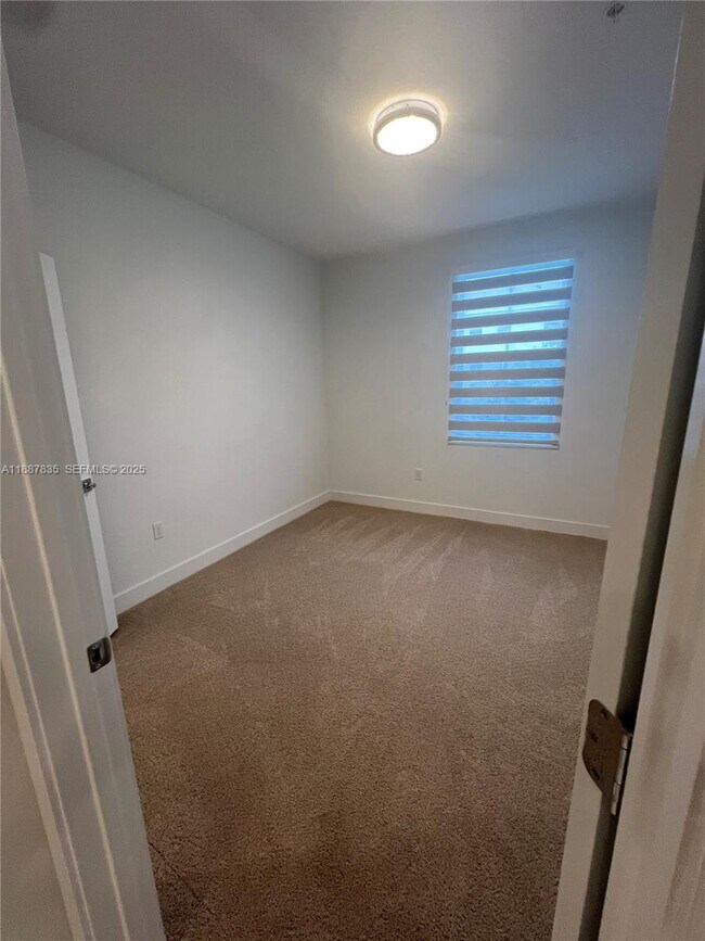 Building Photo - 141 SW 171st Ave