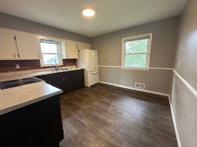 Building Photo - "Charming 2-Bed Hideaway in NE Minneapolis - Spacious 900 Sq. Ft. Comfort!"