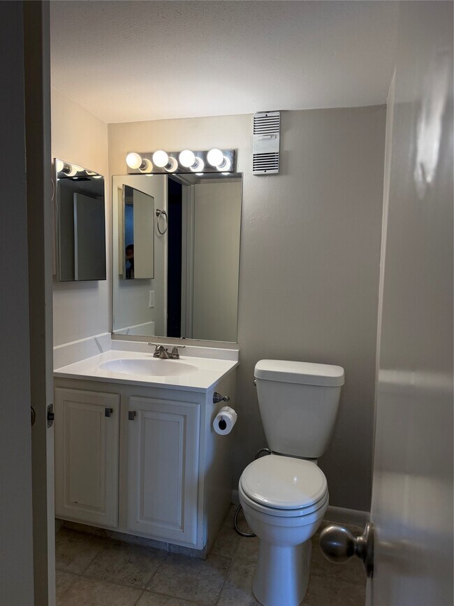 Building Photo - 3300 Pebblebrook Dr