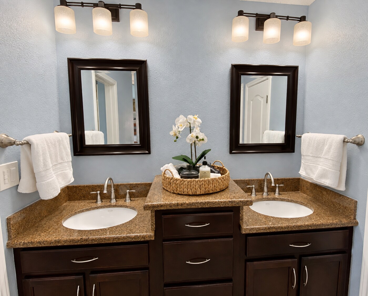 Primary bath - 4601 Carmen Ave