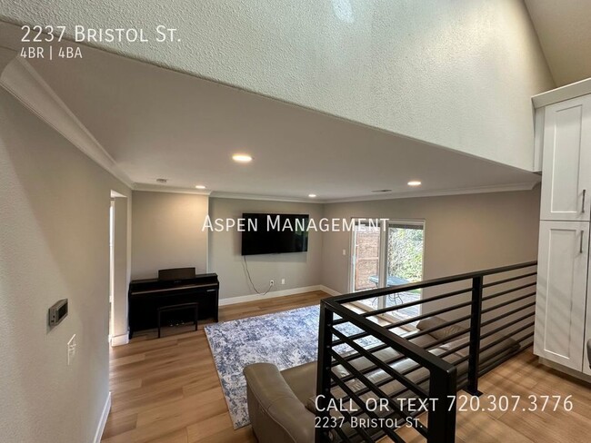 Building Photo - 2237 Bristol St