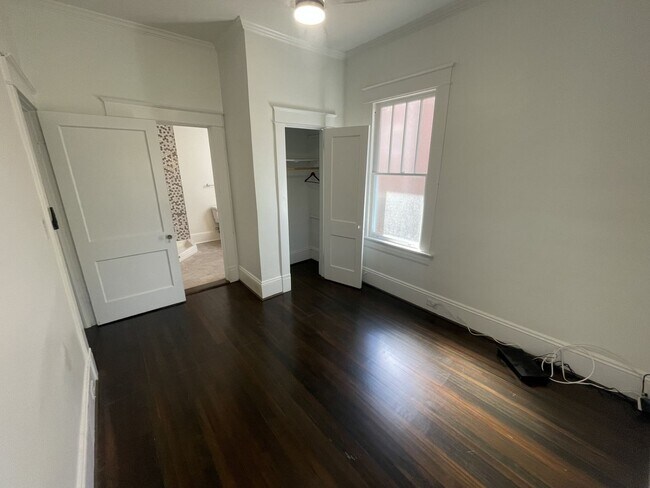 Building Photo - 4 Bd 3 Ba House