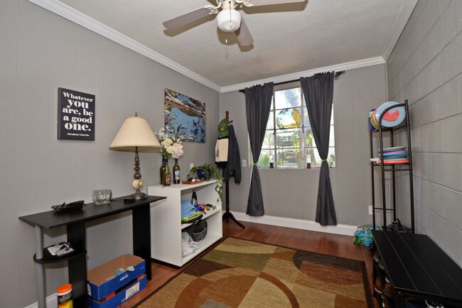 Building Photo - 2 Bedroom, 1 Bath - Lancaster Park /SODO