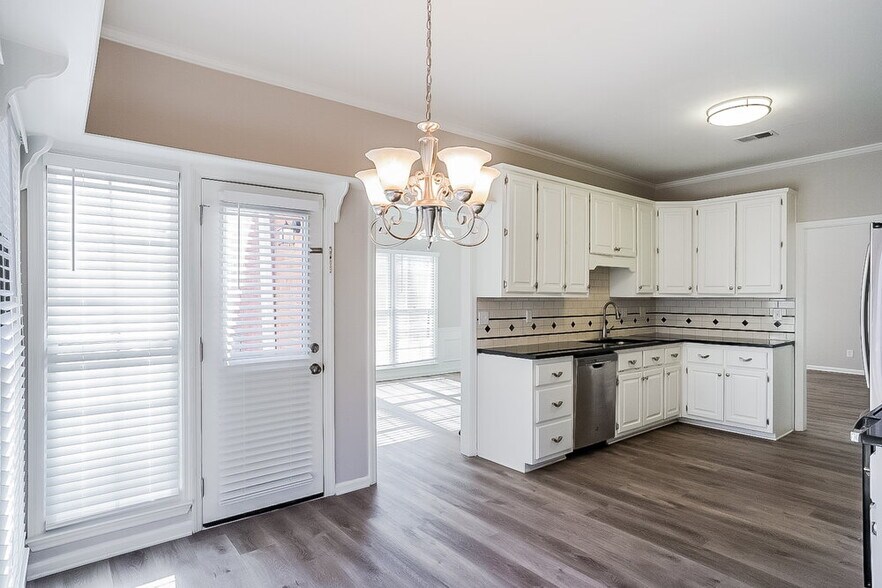 Building Photo - 5471 Saddle Creek