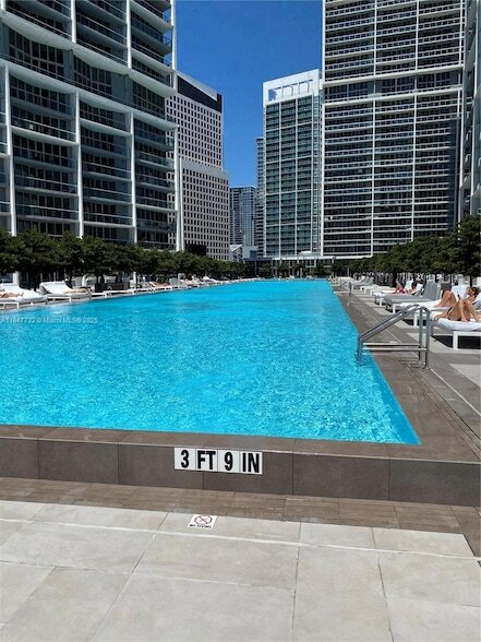 Building Photo - 475 Brickell Ave