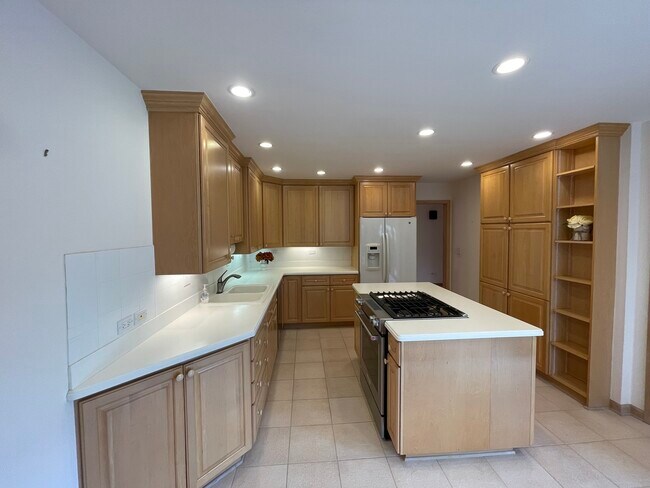 Building Photo - 1119 Deerfield Rd