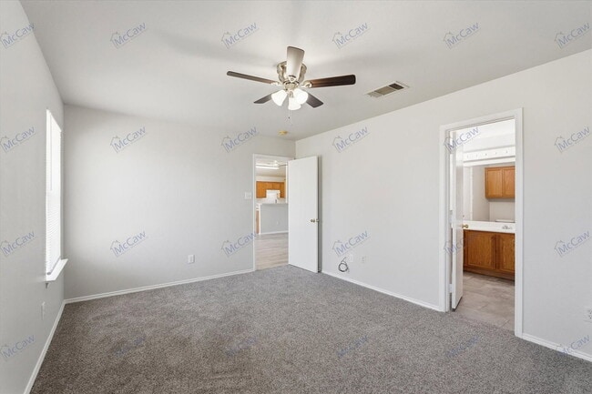 Building Photo - 412 Pin Oak Ln