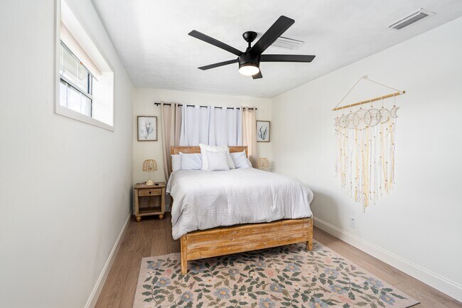 Building Photo - 94 Ivanhoe Dr