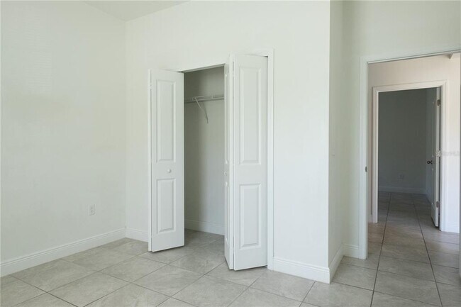 Building Photo - 422 Marion Oaks Course