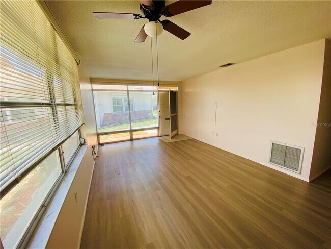 Building Photo - 4351 Tahitian Gardens Cir