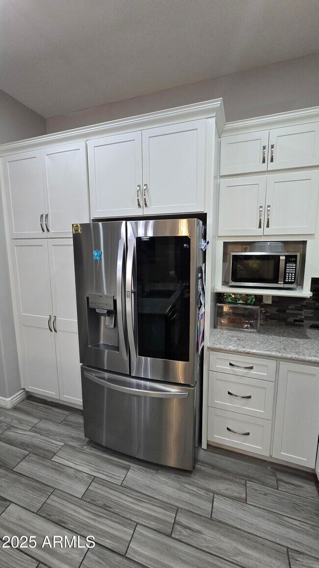 Building Photo - 17591 W Dahlia Dr