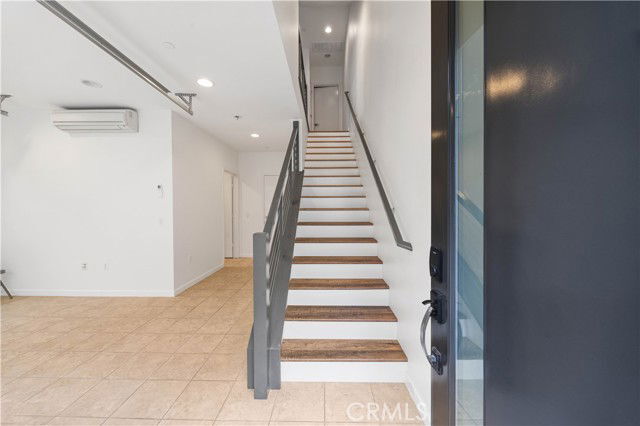 Building Photo - 1533 Sullivan Ave