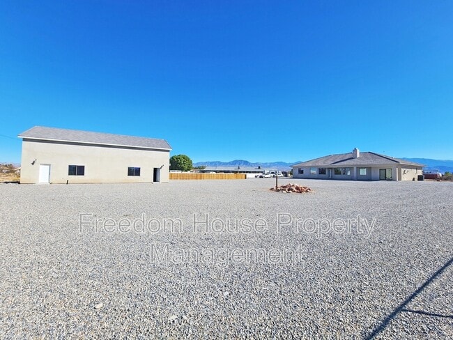 Building Photo - 3580 Prairie Ave