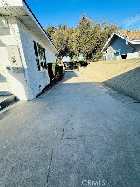 Building Photo - 3634 Caspian Ave