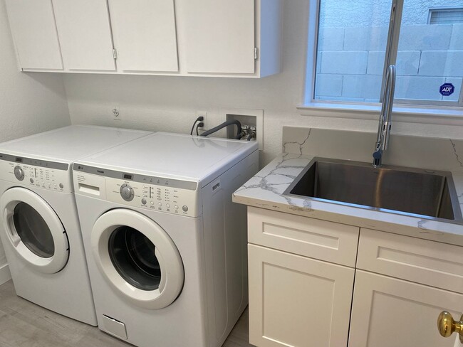 Building Photo - Stunning & REMODELED! 2-Story, 3Bedroom an...