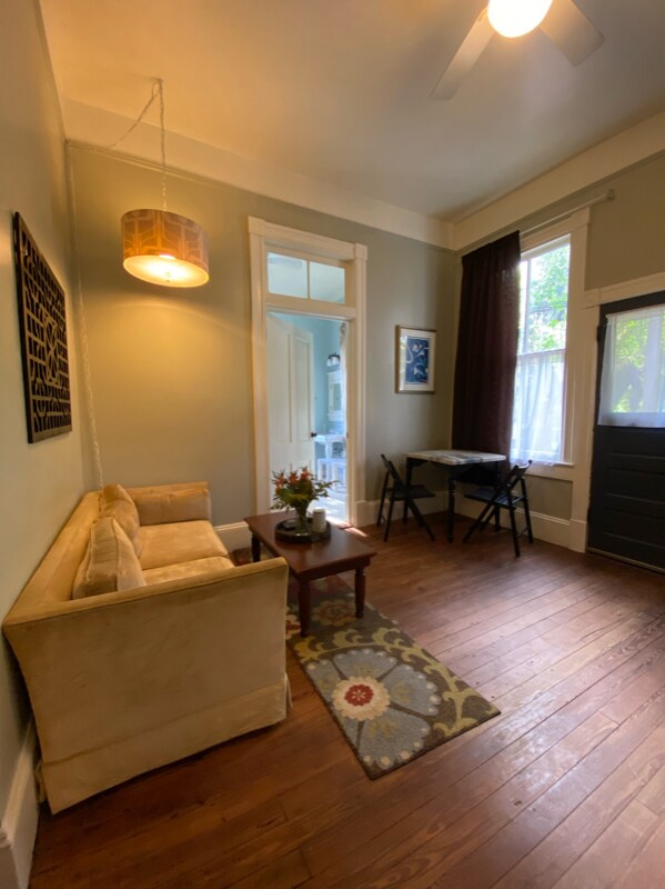 Building Photo - 203 W 35th St