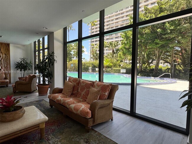 Building Photo - 1450 Brickell Bay Dr