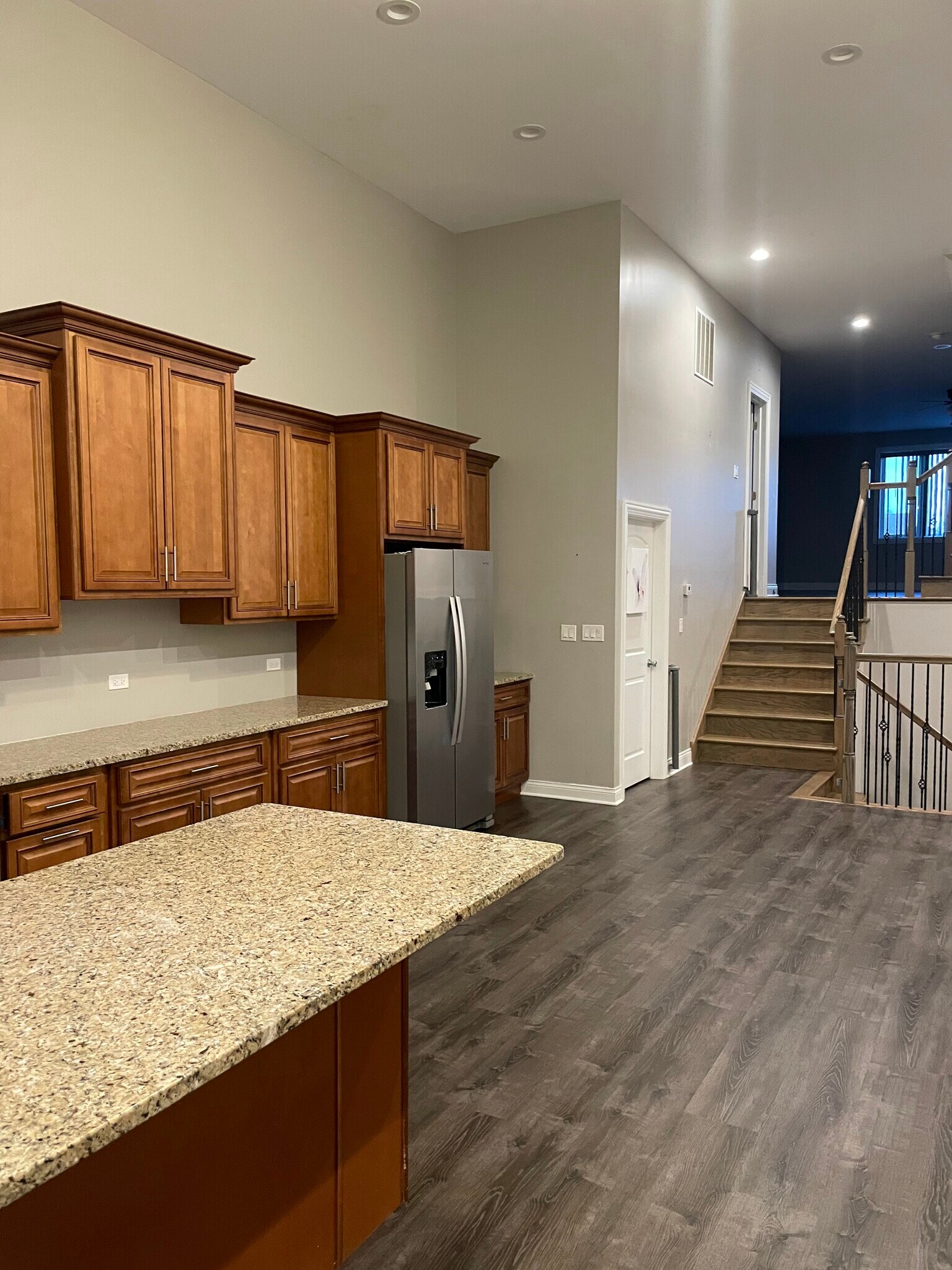 Building Photo - 6027 W Giddings St