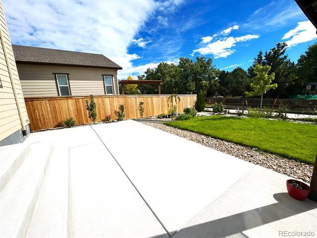 Building Photo - 10848 Hayloft St