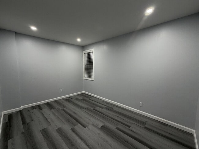 Building Photo - 528 John F. Kennedy Blvd