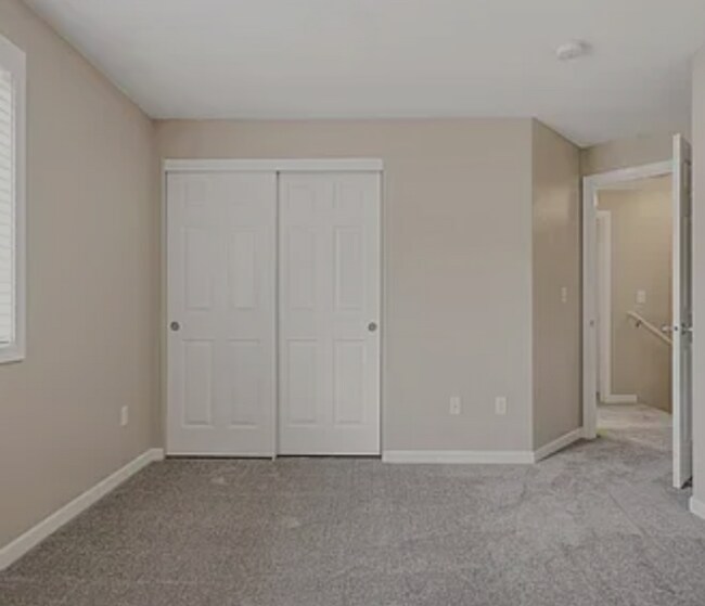 Building Photo - Camas 4 Bedroom Home with Central AC, Fireplace & Fenced Yard Near Downtown!