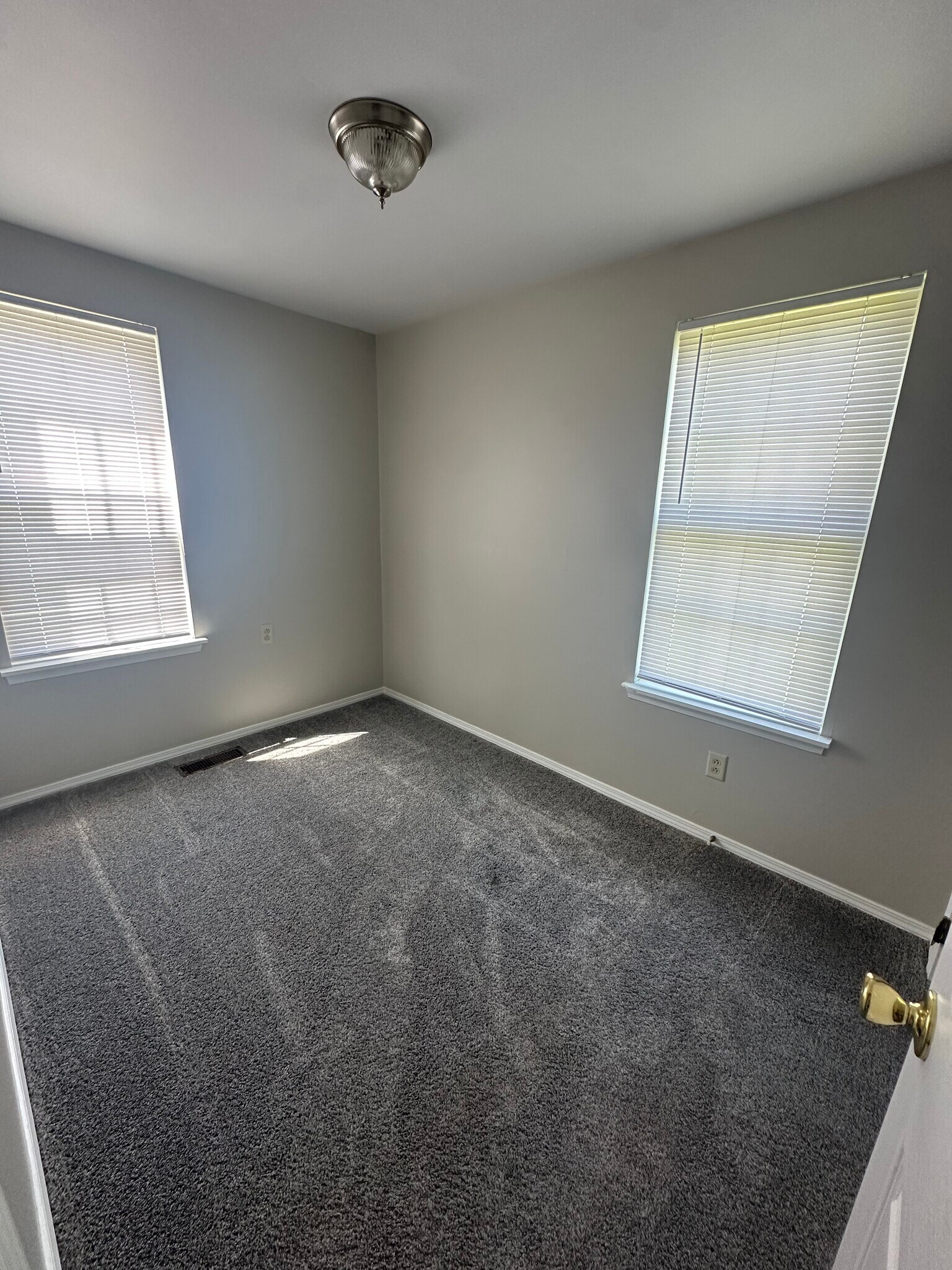 Bed 1 - 317 S Market St