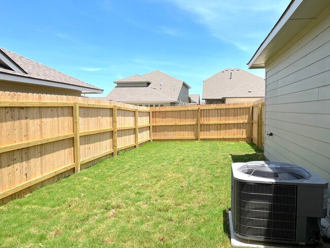 Building Photo - Gorgeous 3 bed 2.5 home in Town Lake Park!