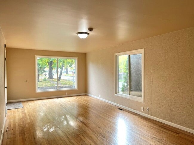 Building Photo - 2Bd/1Ba Single Story House w/ Basement - A...