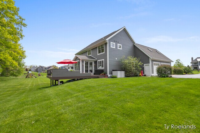 Building Photo - 3757 Lake Birch St NE