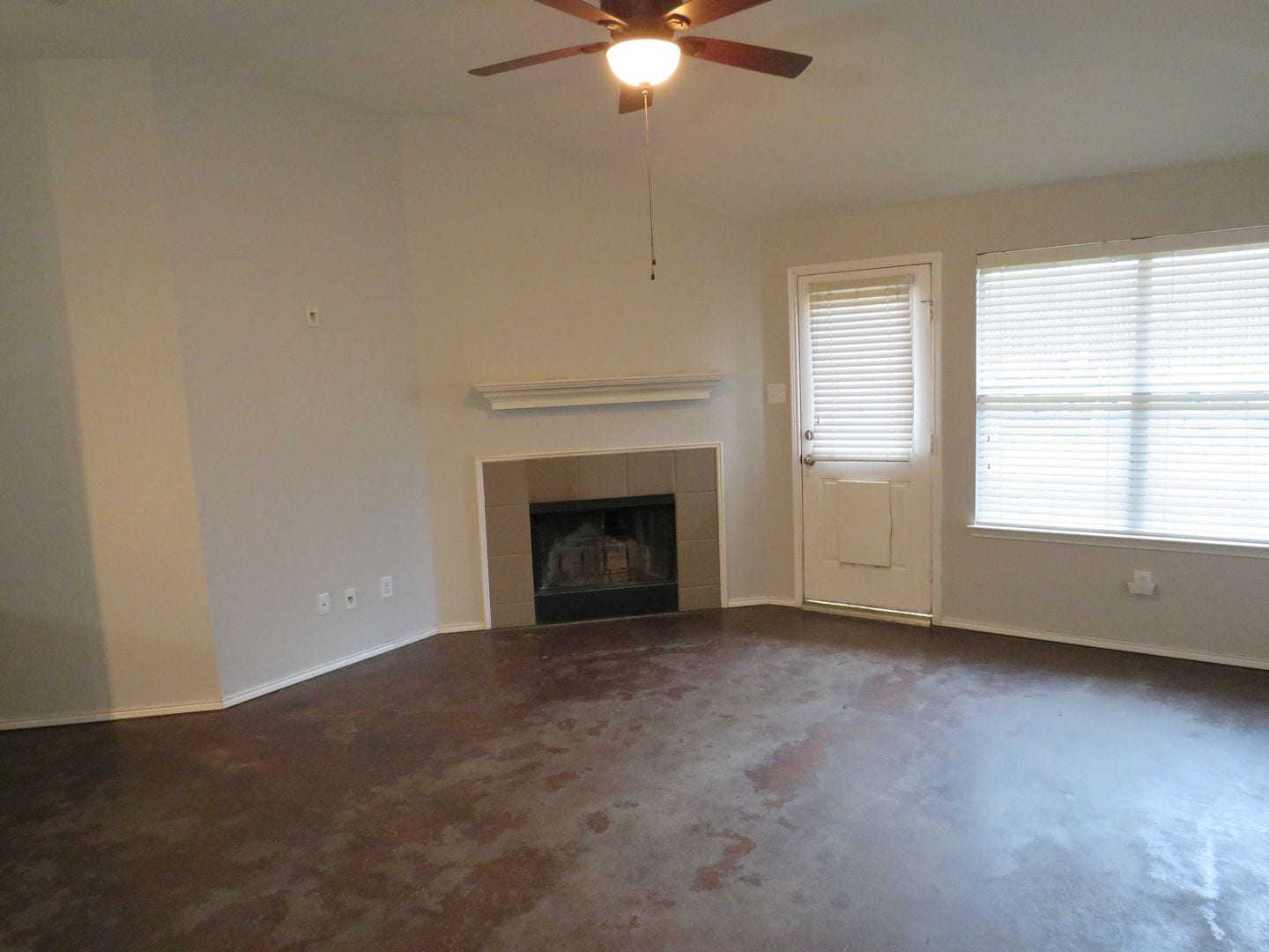 Building Photo - 3717 Beatriz Dr