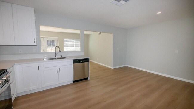 Building Photo - Fully Upgraded Mira Mesa Home w/solar panels, Garage, Washer/Dryer & Private Yard