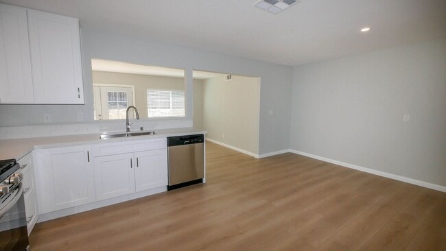 Building Photo - OPEN HOUSE, SEPT. 25th from 12 - 12:30 pm ...